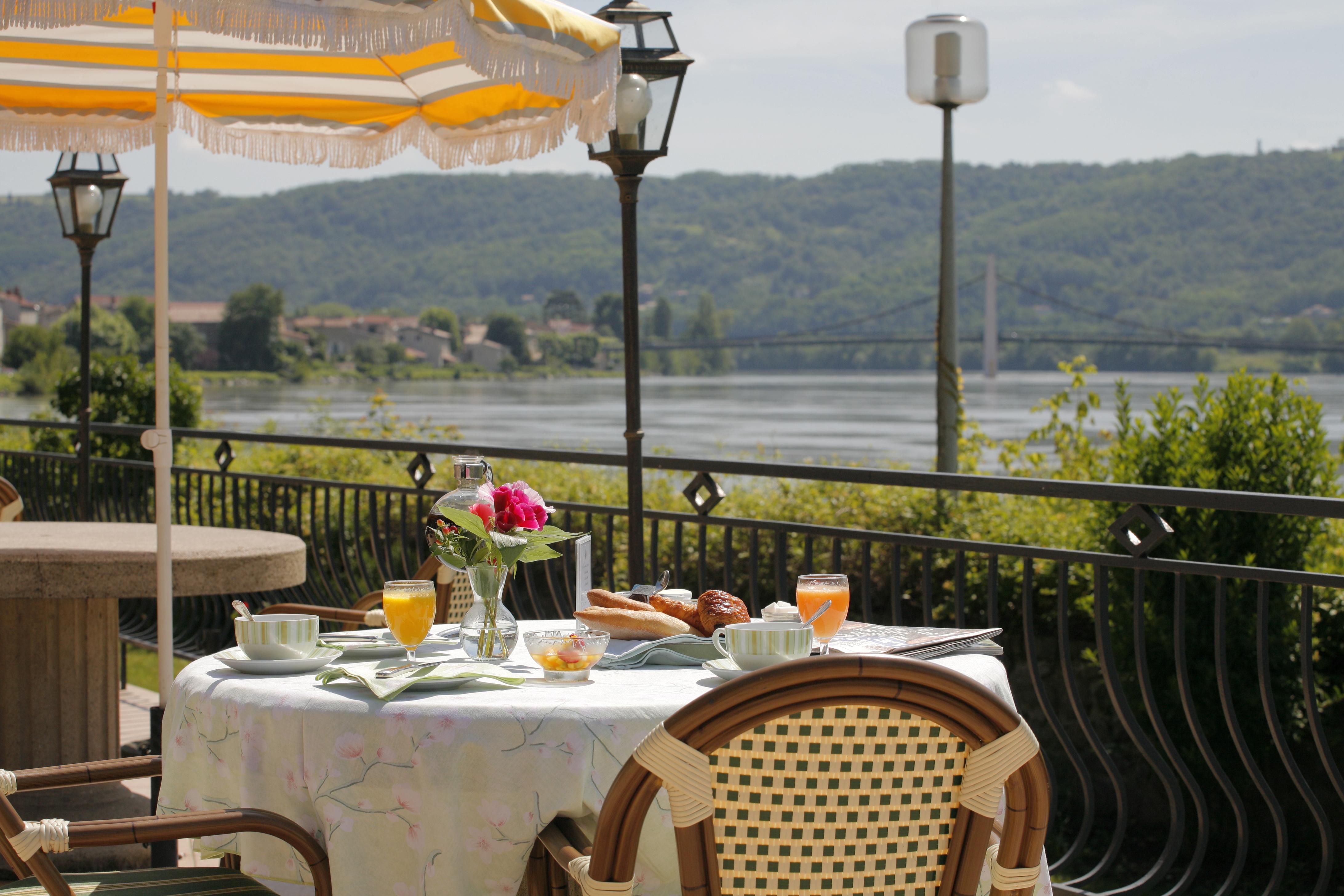 Hôtellerie Beau Rivage Condrieu Exterior foto